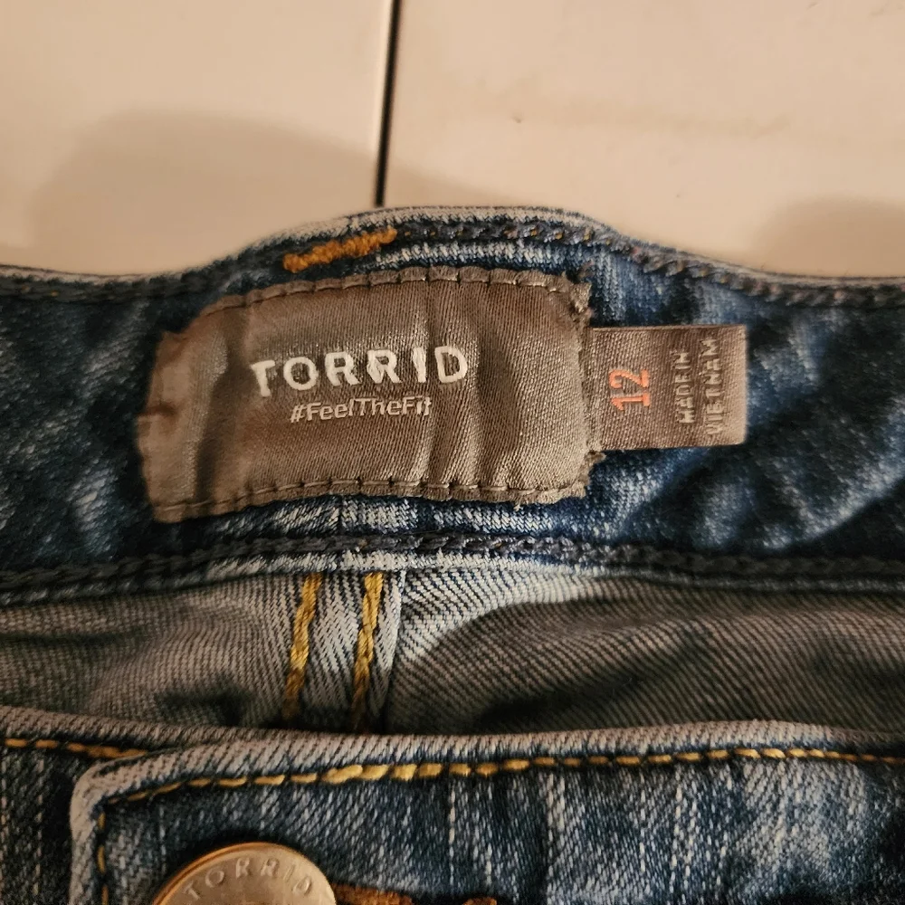 Torrid Women's High-Waisted Demin Shorts - Picture 6 of 8